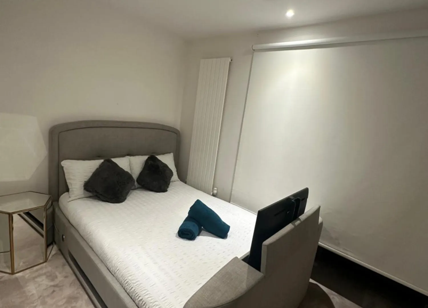 Private Room Private Toilet Excel London City Airport Royal Wharf